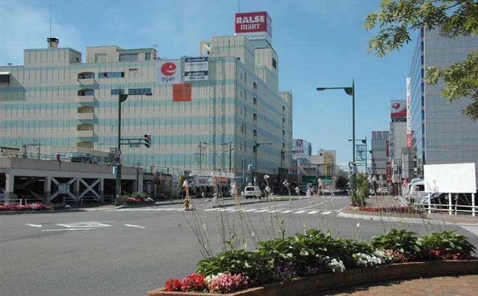 駅前中央通り。苫小牧駅まで徒歩10分です