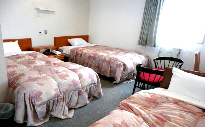 宿泊する米沢パークホテルのトリプルルーム